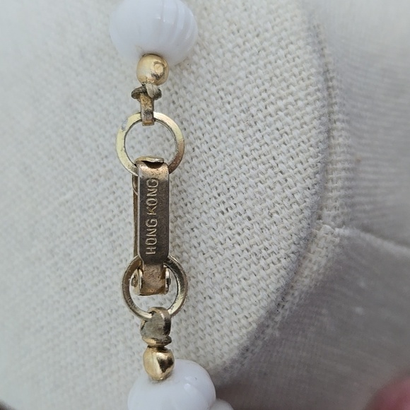 WHITE ACRYLIC BEAD NECKLACE WITH GOLD TONE SPACERS HONG KONG - Picture 5 of 5